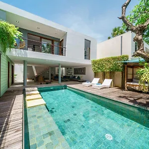 Rio - Contemporary 2br In Downtown Villa Seminyak (Bali)
